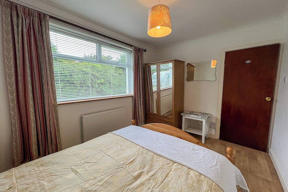 Serene cottage with gorgeous sea and mountain views. in County Sligo