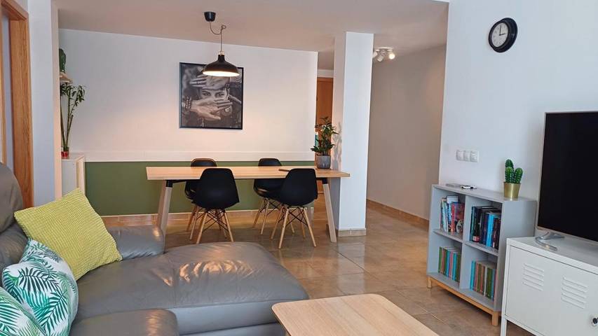 Location de vacances pour 4 personnes, avec terrasse ainsi que piscine et vue dans Castillo del Romeral