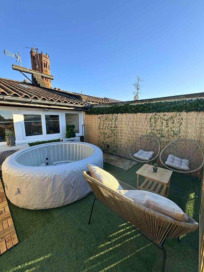 Appartement de vacances pour 4 personnes, avec terrasse ainsi que piscine et vue