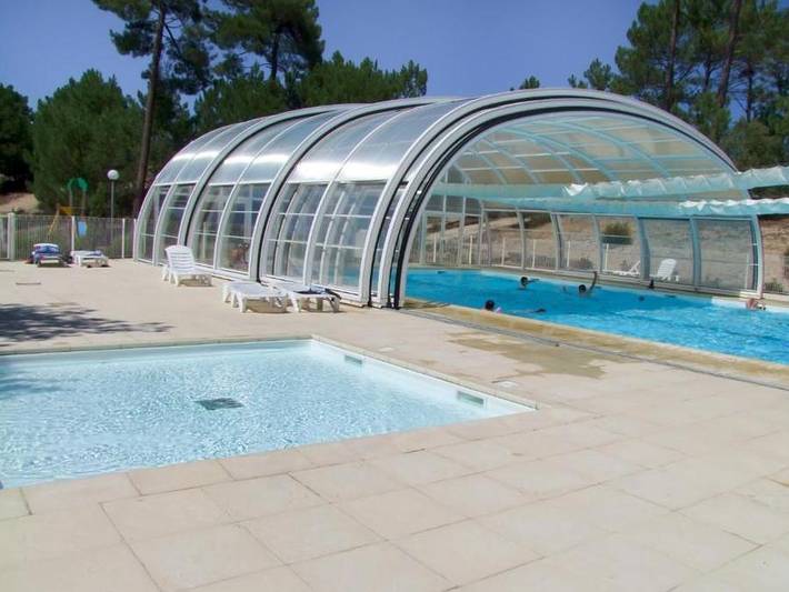 Gîte pour 4 personnes, avec bassin pour enfant et piscine dans Bombannes