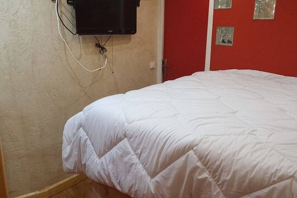 Ganze Wohnung, Apartment* Wifi * Spacious * Modern *4/5 Persons in Isola 2000, Isola