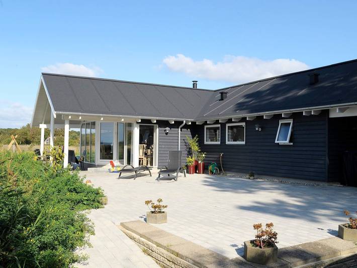 Ferieudlejning for 14 personer, med Sauna i Fåborg