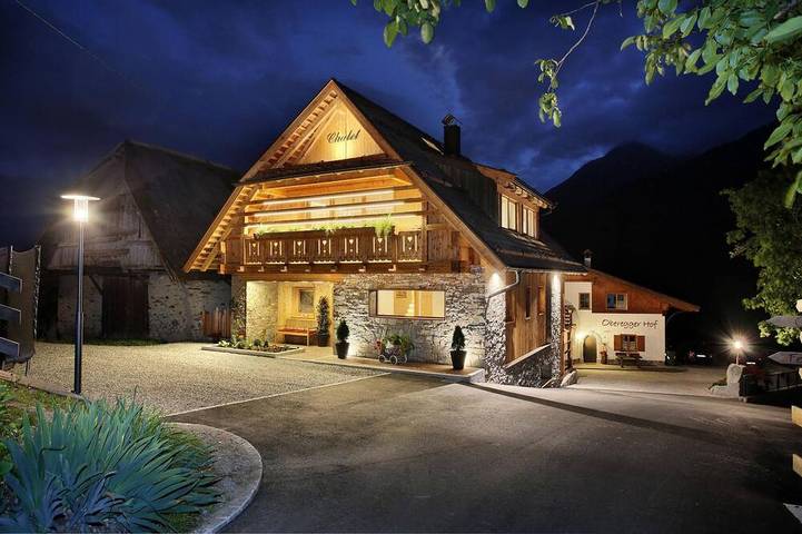 Chalet für 10 Personen, mit Whirlpool und Terrasse sowie Garten und Pool in Schenna
