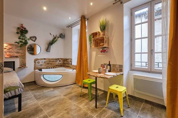 Gîte pour 2 personnes, avec jacuzzi dans Office De Tourisme De Carcassonne - 4