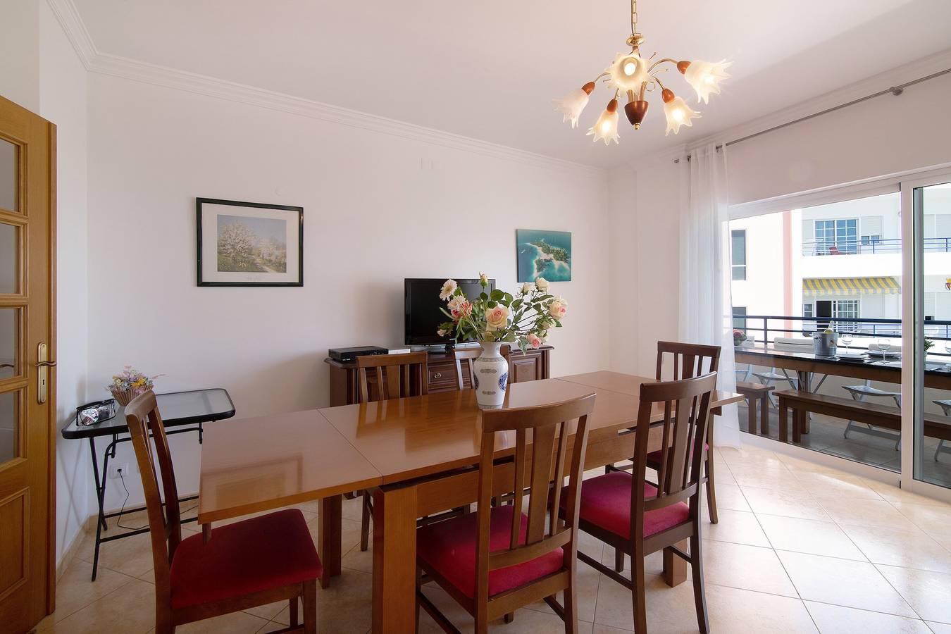 Entire apartment, Apartment 'Quarteira Beach Iii' with Balcony, Wi-Fi and Air Conditioning in Quarteira, Faro District