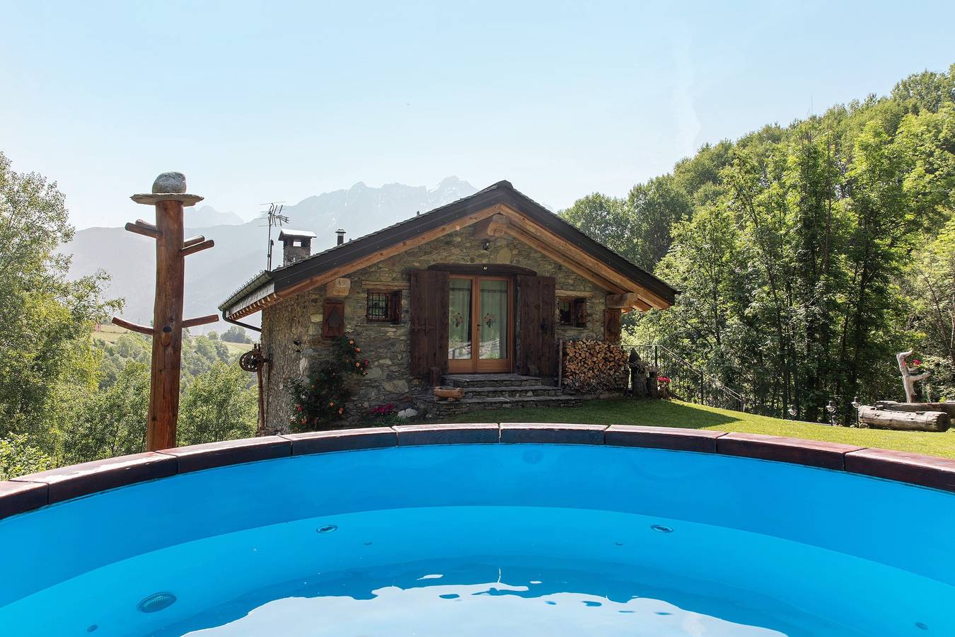 Appartamento intero, Appartamento in Chalet 'Open Space Deluxe' con vista montagna e giardino privato in Monno, Valtellina