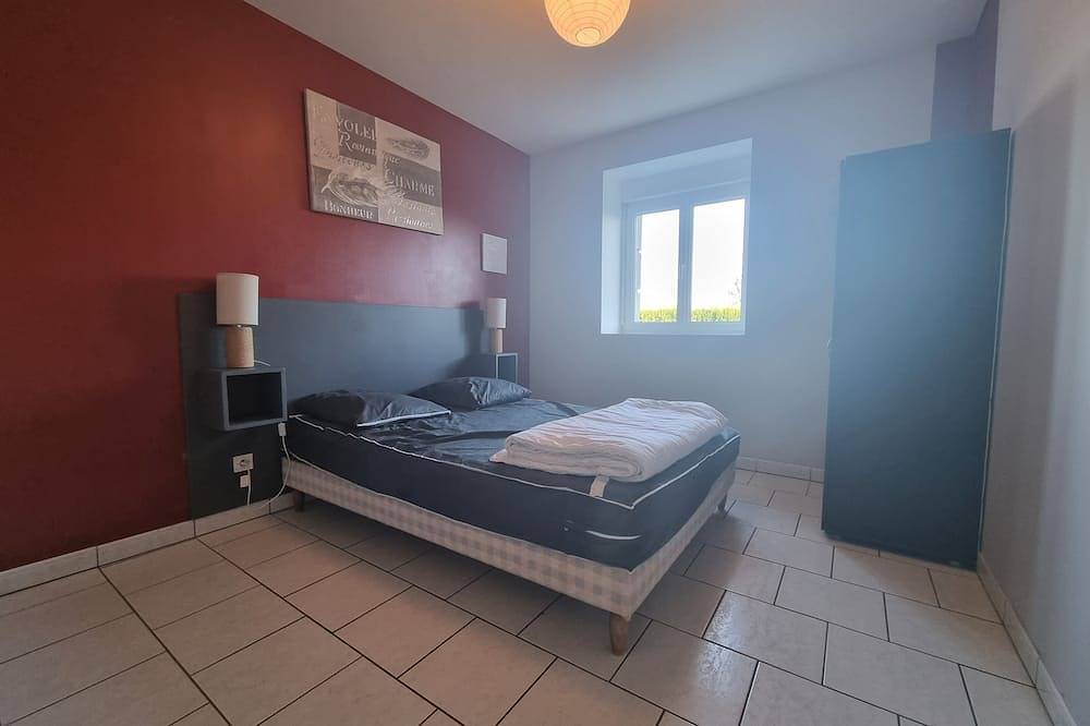 Casa de campo con piscina cubierta y un jacuzzi para 14 personas in Mont-Saint-Jean, Parc naturel régional Normandie-Maine