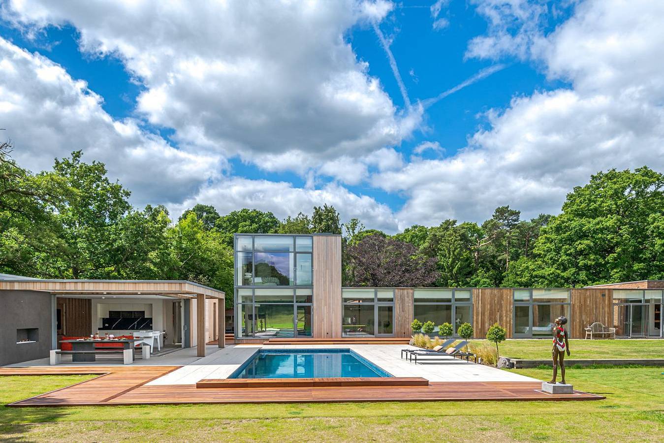Vacation Rental for 12 Guests in Dunsfold, Surrey Hills