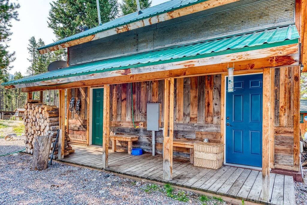 Sula Mountain Retreat with Hot Tub and Fun-filled Shop in Ravalli County