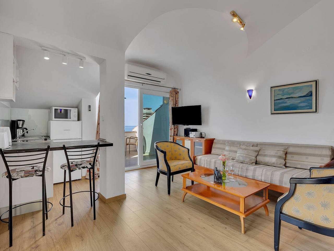 Ganze Wohnung, Villa Margitta mit Pool, Tennisplatz und Meerblick in Drašnice, Makarska Riviera