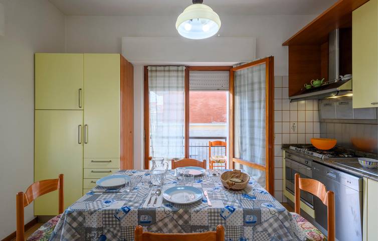 Ganze Ferienwohnung, Modernes Apartment mit Meerblick, Parkplatz und Terrasse in Alba Adriatica, Adriaküste Abruzzen