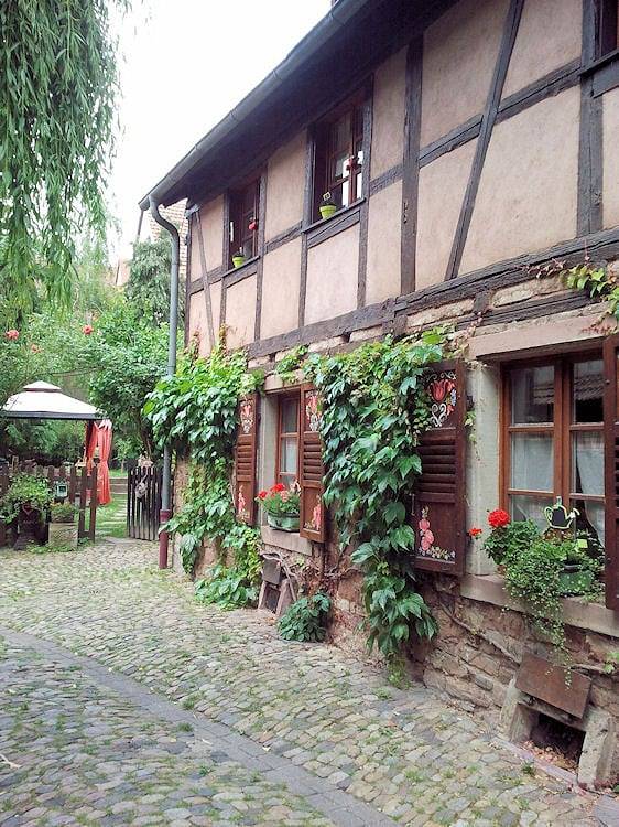 Chambres d'hôtes et Gîte Au Merlenchanteur Strasbourg - Chambre Schoelcher in Schiltigheim, Région de Strasbourg