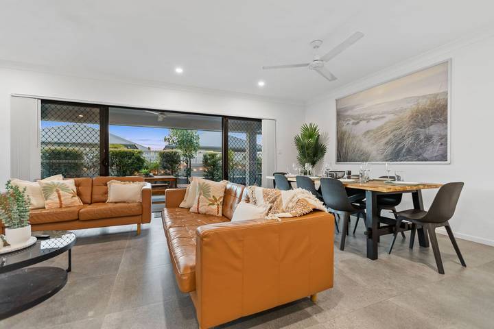 Holiday home for 8 people, with terrace and garden, with pets in Trinity Beach