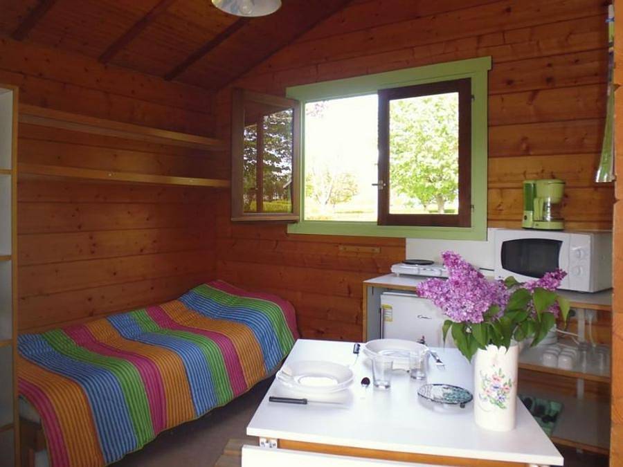 Camping L'Échapée Verte - Chalet 4 personnes - 20m² - 1 chambre (sans sanitaires) in Saint-Julien-aux-Bois, Région de Tulle