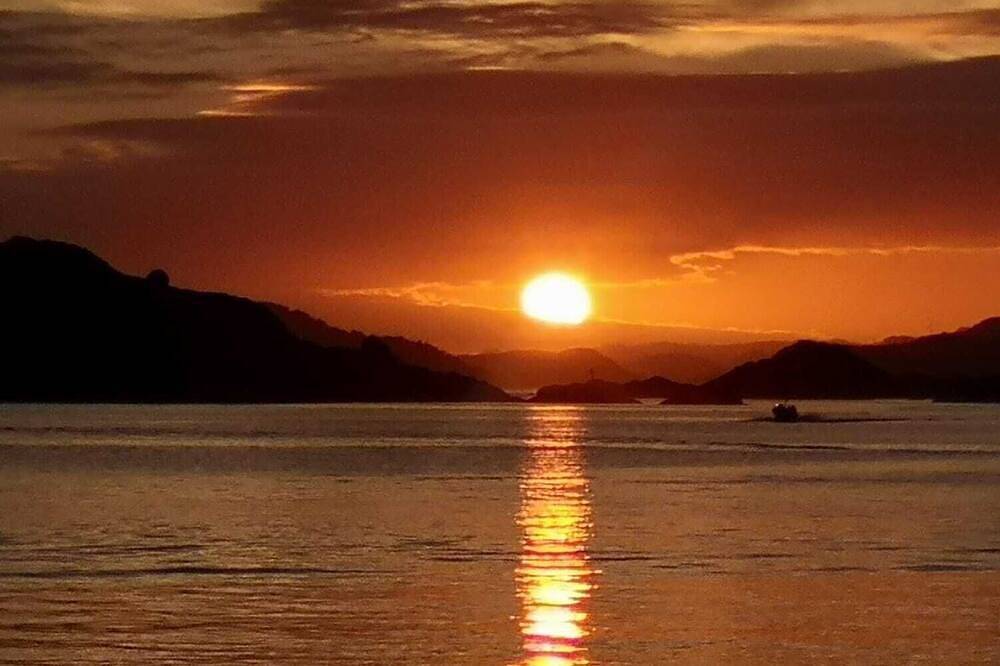 Traumhafte Fischerhütte mit Meerblick direkt am Wasser in Korshamn, Lyngdal