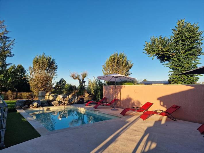 Location de vacances pour 6 personnes, avec piscine ainsi que vue et jardin à Pomport - 3