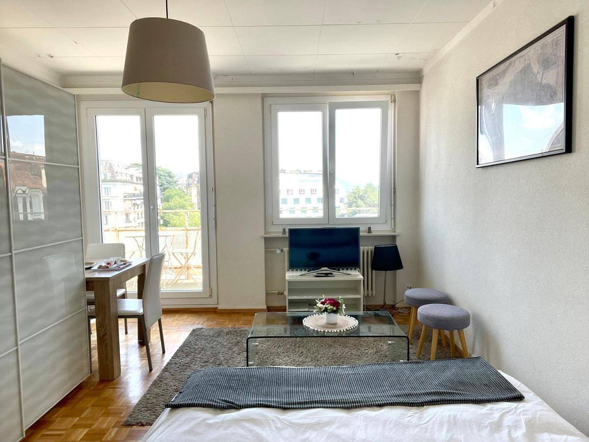 Geheel appartement, One-Bedroom Apartment in Lausanne, Meer van Genève