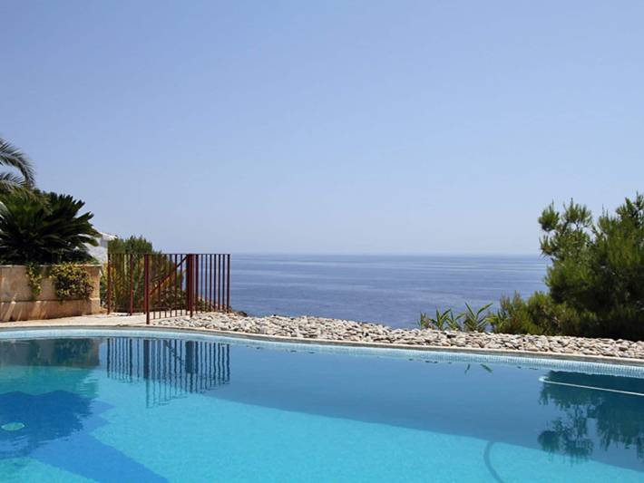 Fantastic villa with private swimming pool, garage, bbq, patio, wifi and the sea in Cala Provençal, Capdepera