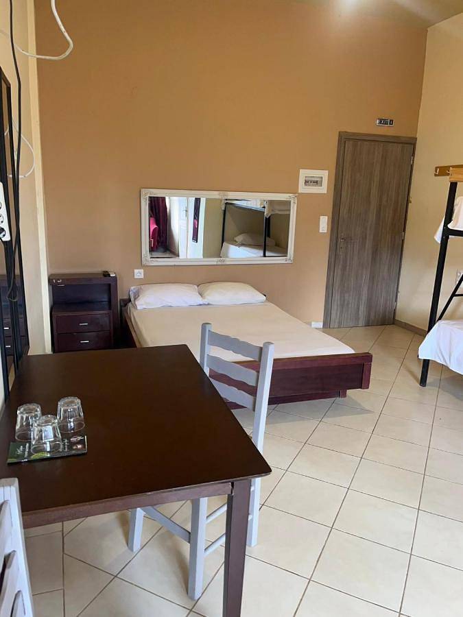 Camping für 6 Personen, mit Pool und Kinderpool sowie Ausblick und Garten, mit Haustier auf den Peloponnes - 3