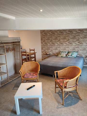 Chambre d’hôte pour 2 personnes, avec piscine et vue ainsi que terrasse et jardin à Roquemaure