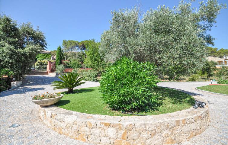 Ganze Ferienwohnung, Rückzugsort am Pool mit Parkplatz und TV in Puget-sur-Argens, Mittelmeerküste (Frankreich)