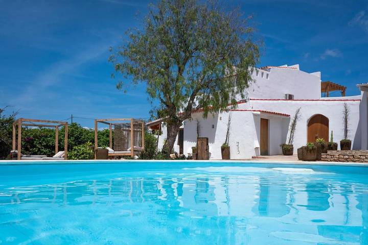 Apartahotel para 2 personas, con Terraza y Jacuzzi además de Jardín y Piscina en Formentera