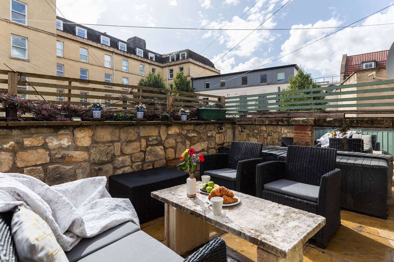 Stylish 4-Bedroom Townhouse in the Heart of Bath in Bath, Bath & North East Somerset