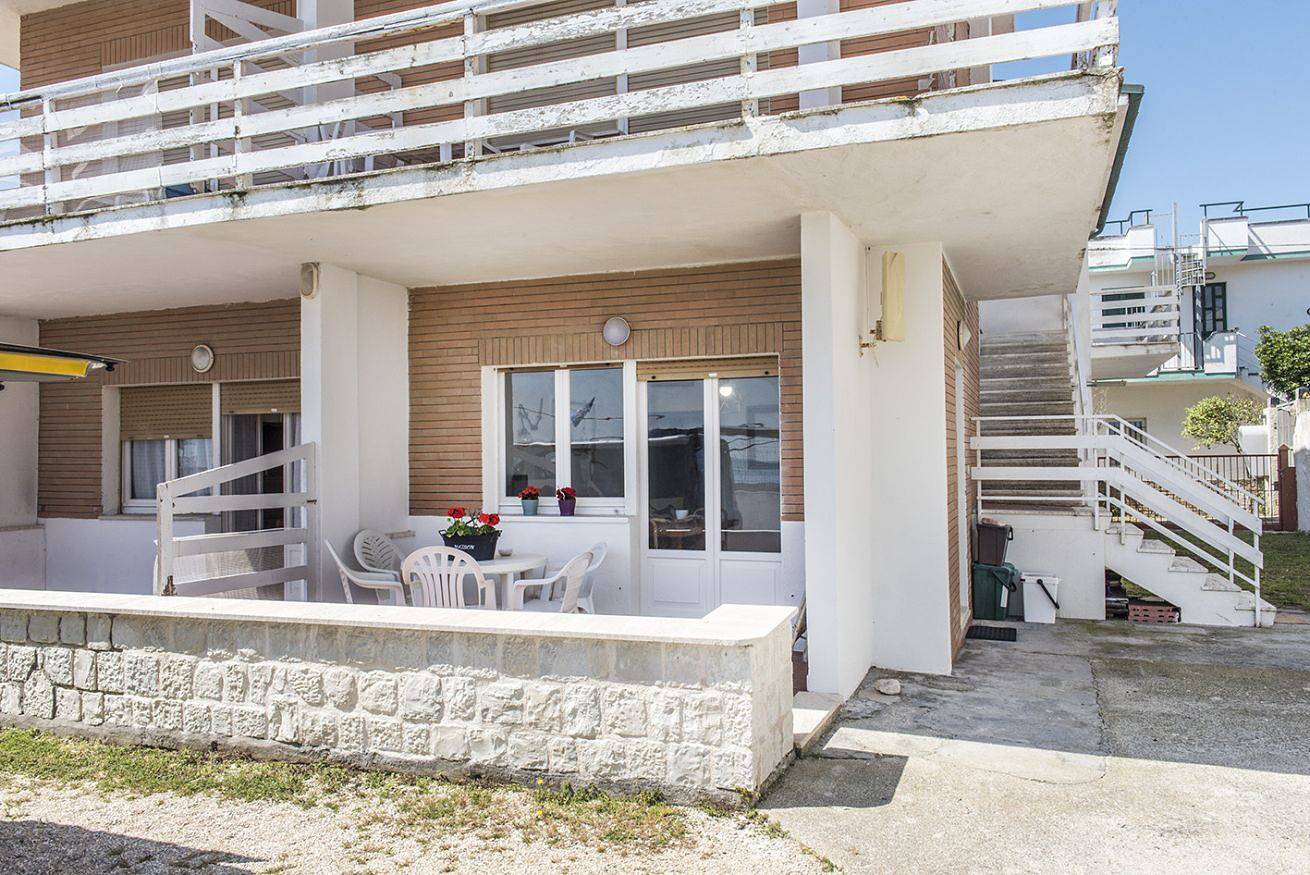 Entire apartment, M263 - Marcelli, three-room apartment with portico facing the sea in Marcelli, Riviera Del Conero