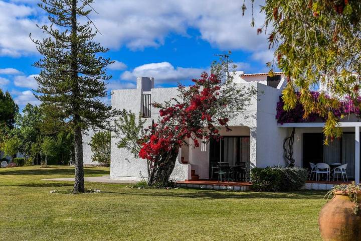 Bungalow para 2 pessoas, com Varanda e Terraço e ainda Jardim and Piscina infantil em Manta Rota