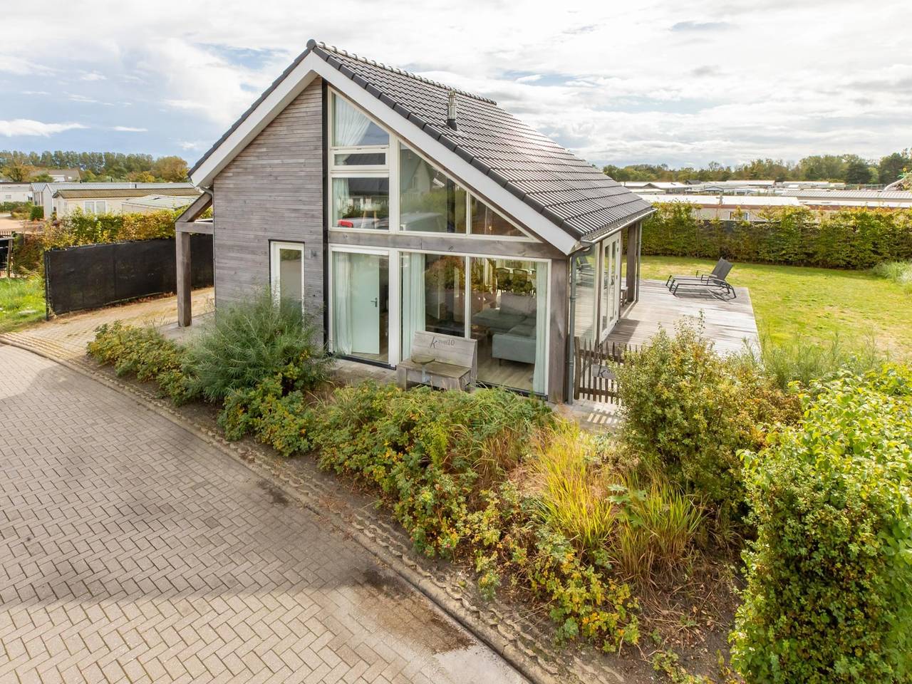 Geniet van luxe en comfort in Kavel 10 in Renesse Strand, Renesse