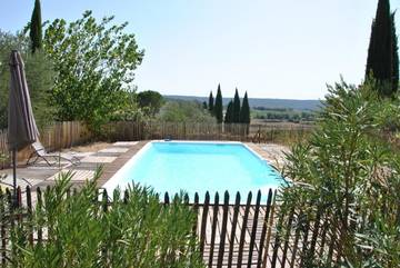 Gîte pour 6 personnes, avec piscine ainsi que vue et jardin à Blauzac