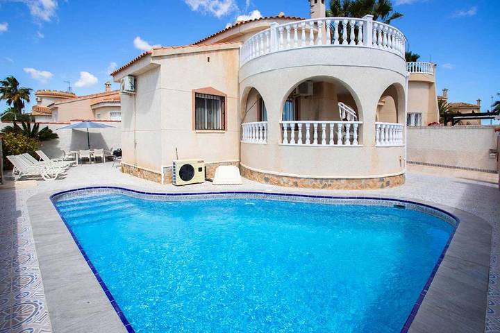 Casa rural para 7 personas, con vistas al lago además de terraza y piscina, Se admiten mascotas en Rojales