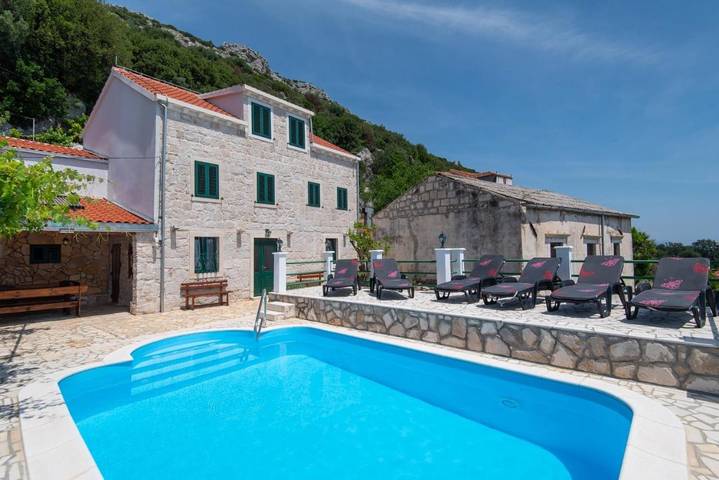 Villa pour 9 personnes, avec jardin ainsi que piscine et jacuzzi, adapté aux familles à Viganj - 2