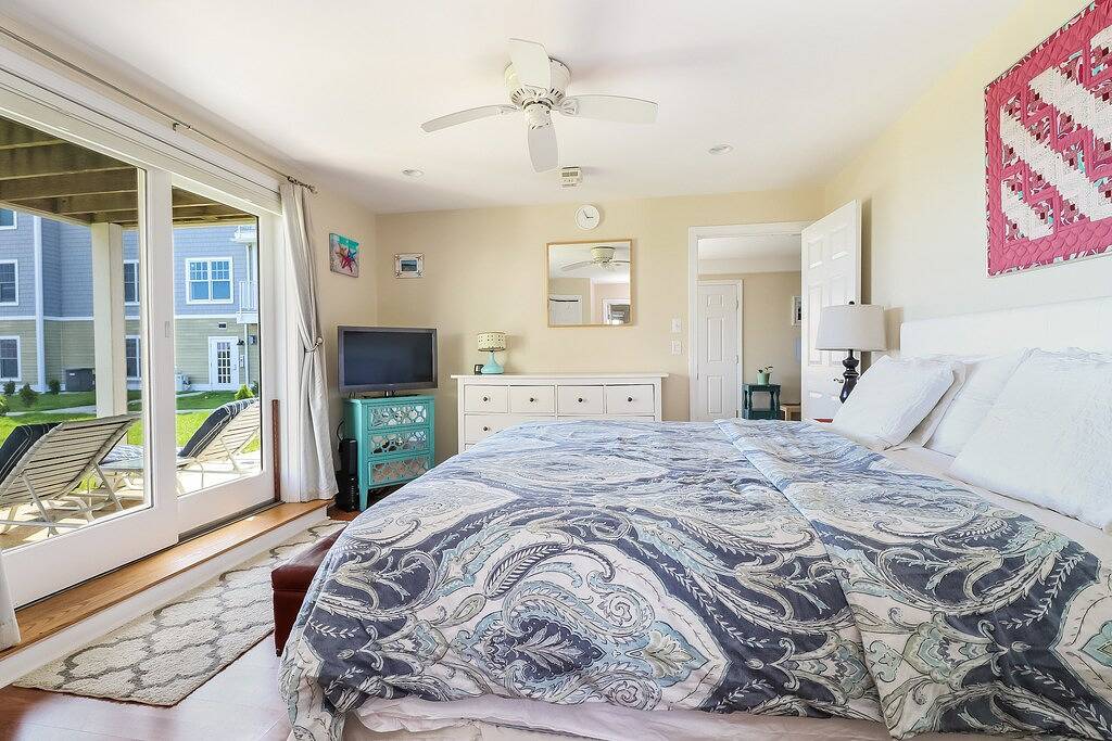 Ganze Wohnung, Ocean Front, Privatstrand, Meerblick, neu gebaut in Dennis Port, Dennis