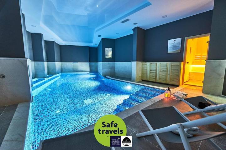 Hôtel pour 7 personnes, avec sauna et jardin ainsi que jacuzzi et piscine, adapté aux familles