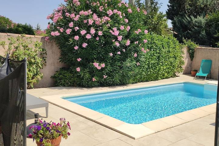 Location de vacances pour 4 personnes, avec jardin et terrasse à Maillane