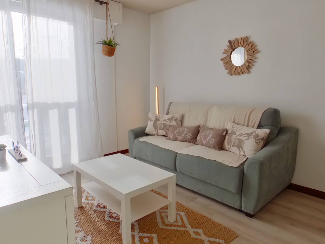 Ganze Wohnung, Großes Studio für 4 Personen mit Poolzugang in Les Rousses in Les Rousses, Regionaler Naturpark Hochjura