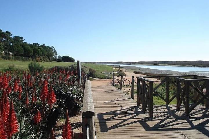 Apartment for 4 people, with balcony and pool as well as garden in Quinta do Lago