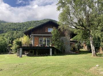 Maison de campagne pour 4 personnes, avec terrasse et jardin, animaux acceptés à Albiès