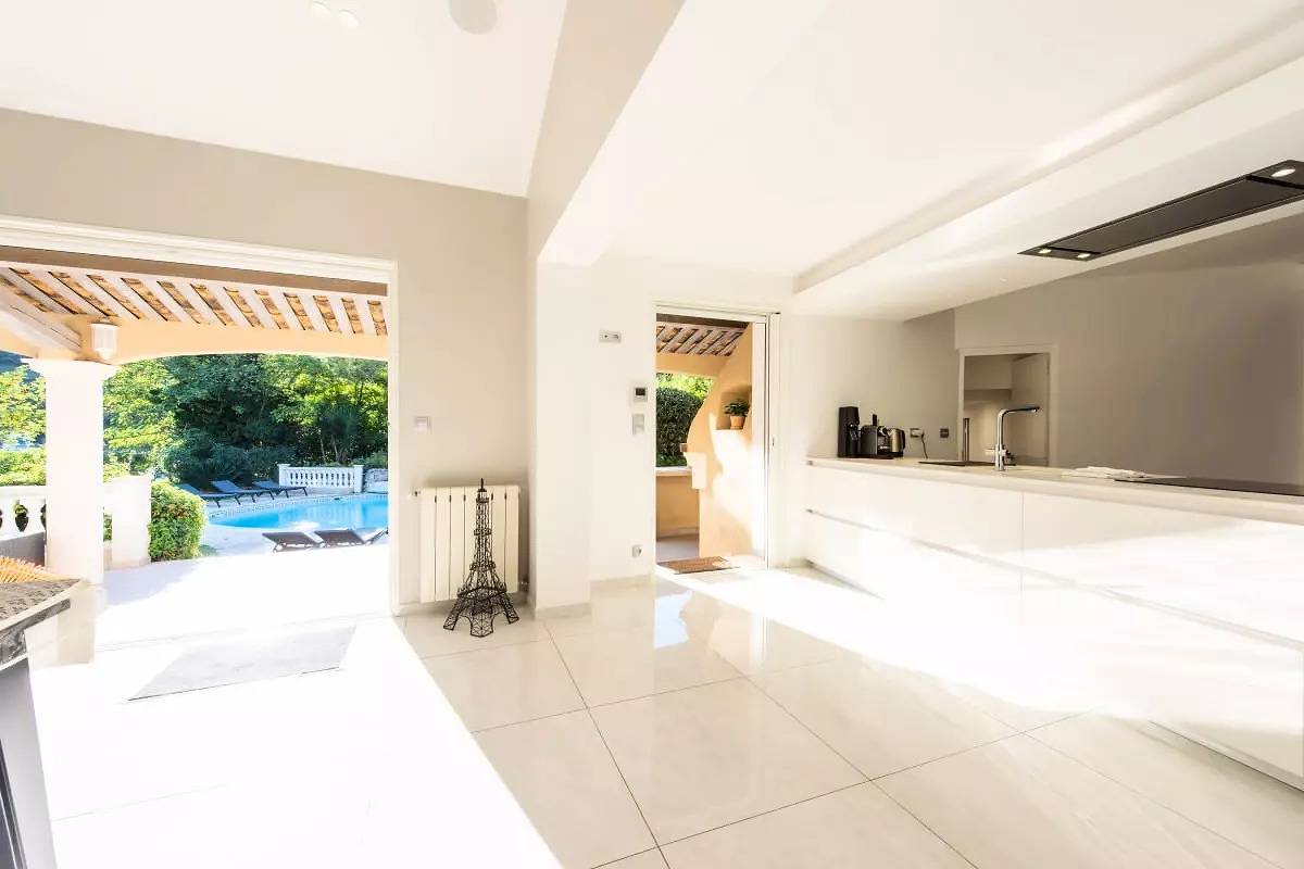 Super Villa 330m2 Pool und Jacuzzi in Vallauris, Mittelmeerküste (Frankreich)