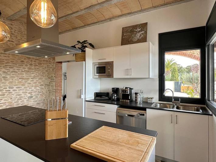 Location de vacances pour 8 personnes, avec piscine ainsi que jardin et vue à Peralada - 3