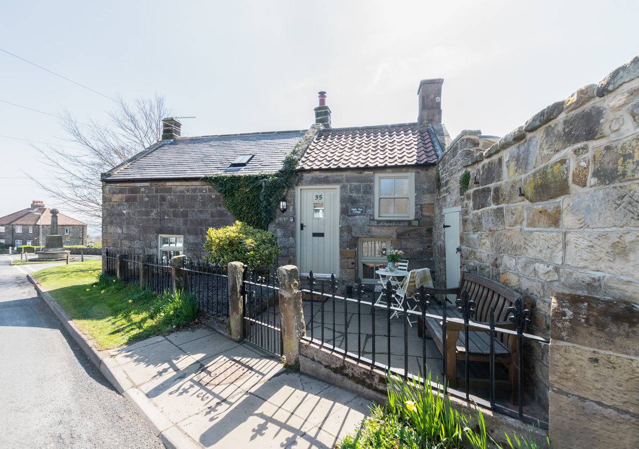 Holly Tree Cottage in North York Moors National Park