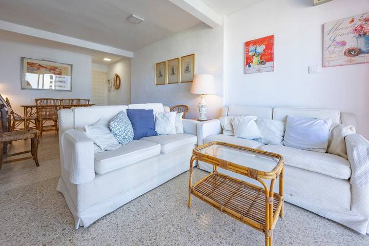 Ganze Wohnung, Ferienwohnung 'Ciudad Antena I 14-c' mit Meerblick, Gemeinschaftspool und Klimaanlage in Benidorm, Costa Blanca