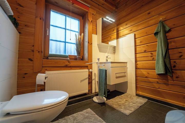 Vinnen Lodge - Gemütliches Holzhaus mit 4 Schlafzi. und 2 Bädern für 9 Personen in Lähden, Hasetal