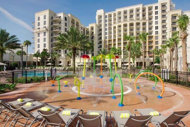 Vacation apartment for 4 people, with balcony and pool as well as hot tub and yard in Central Florida