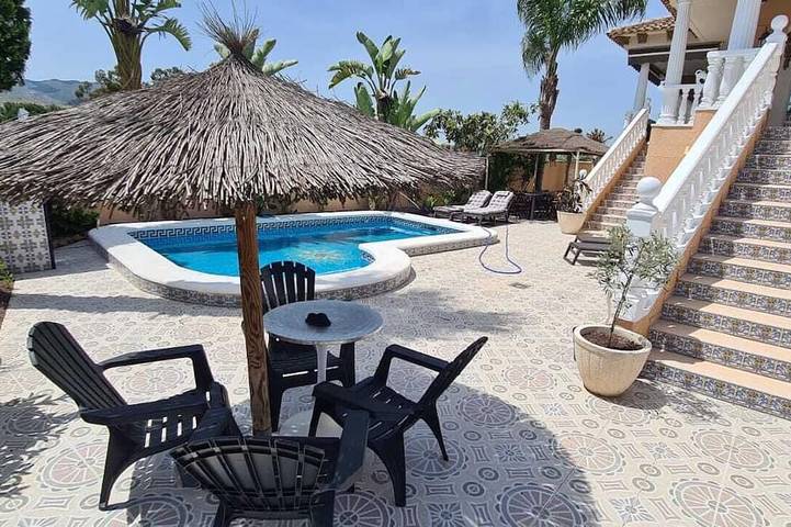 Cottage pour 13 personnes, avec terrasse et jardin à Benferri