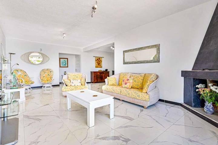 Casa rural para 8 personas, con terraza además de piscina y jardín en Fuengirola - 3