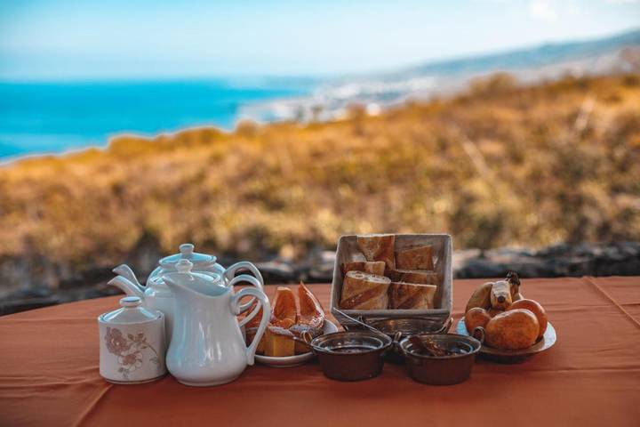 Chambre d’hôte pour 2 personnes, avec vue et terrasse ainsi que jardin et piscine à Saint-Leu - 2