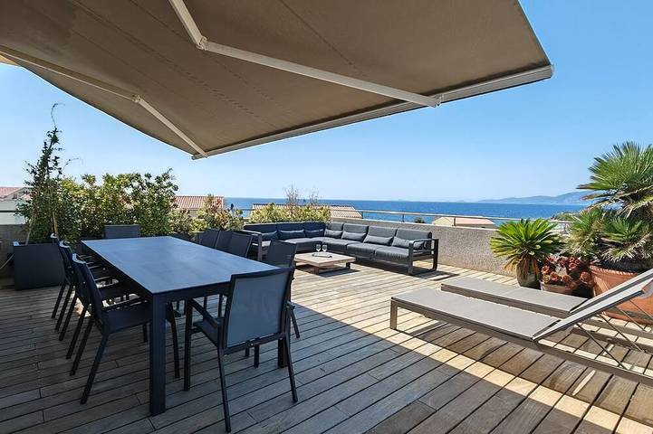 Gîte pour 9 personnes, avec terrasse dans Plage d'Agosta