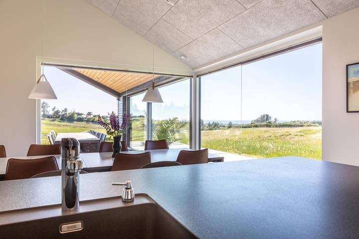 Ferienhaus für 14 Personen, mit Sauna und Whirlpool sowie Balkon/Terrasse in Skallerup Klit - 2